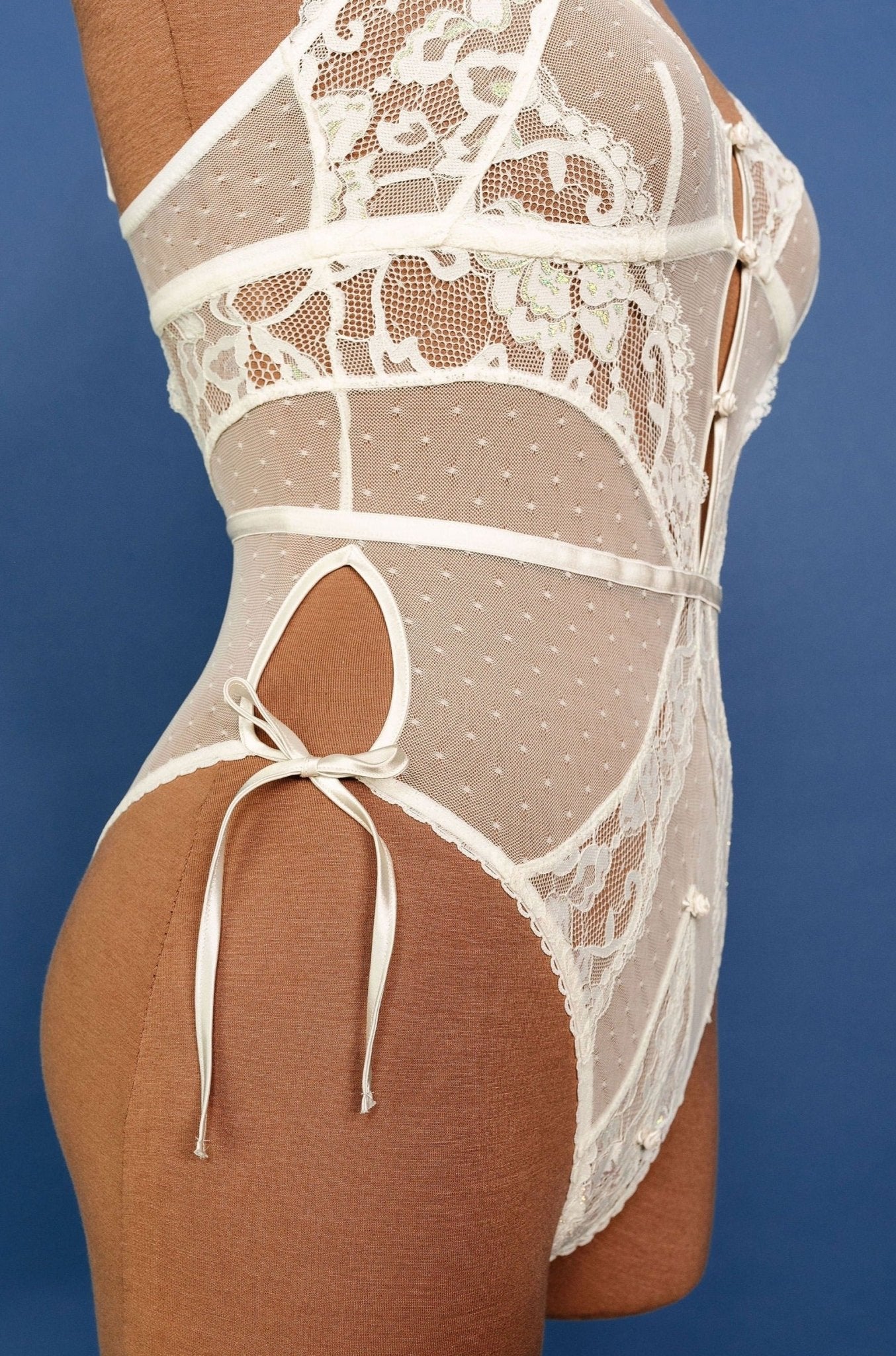Bridal Bundle: Lacy Rosette Crotchless Teddy - Iridescent Cream - Mentionables
