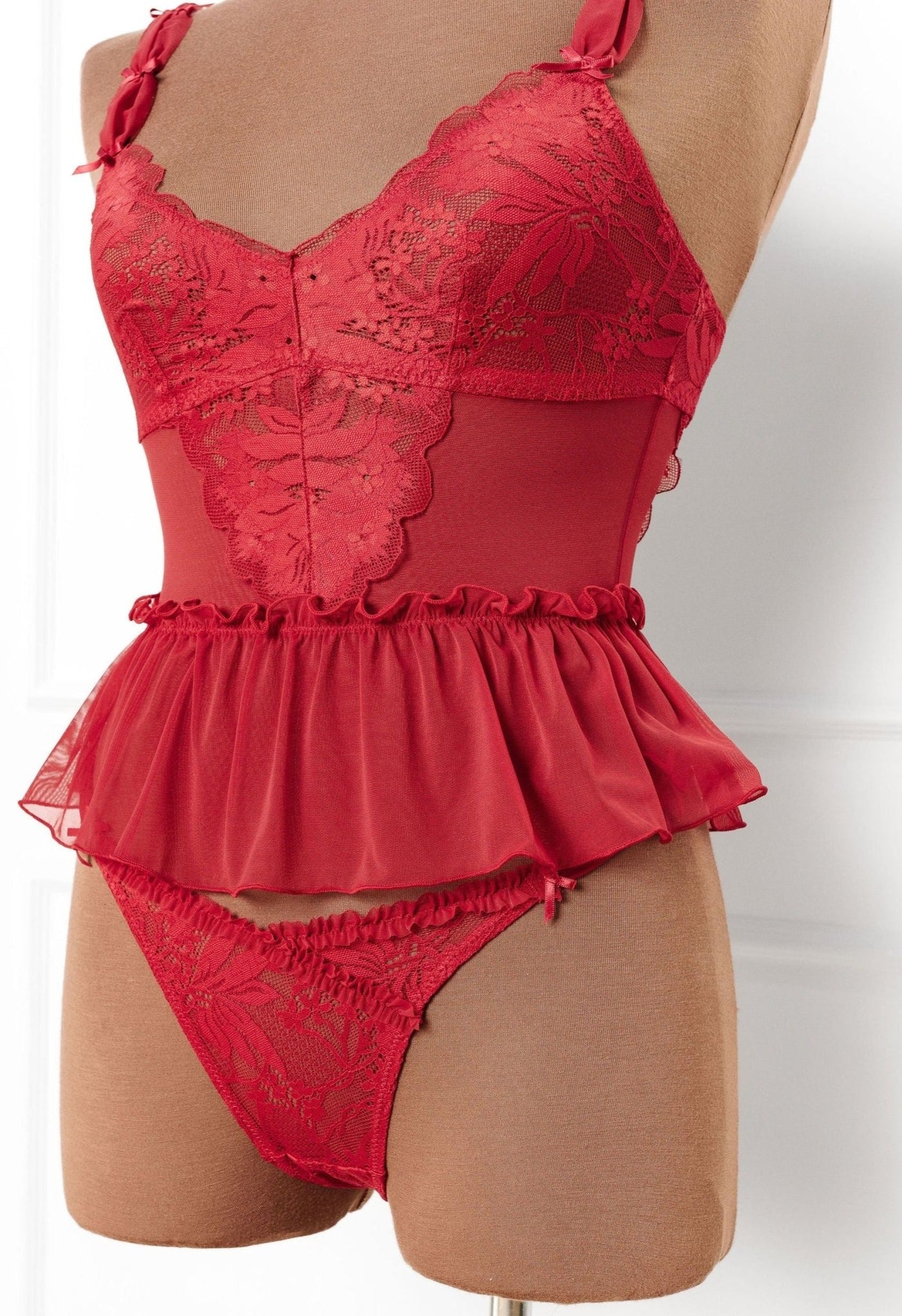 Lace & Mesh Peplum Corset - Scarlet Red - Mentionables