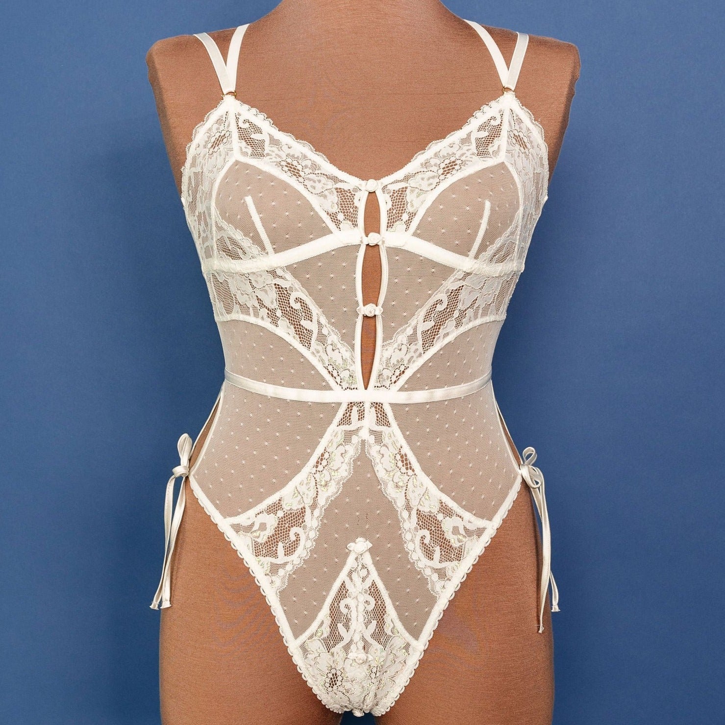 Lacy Rosette Crotchless Teddy - Iridescent Cream