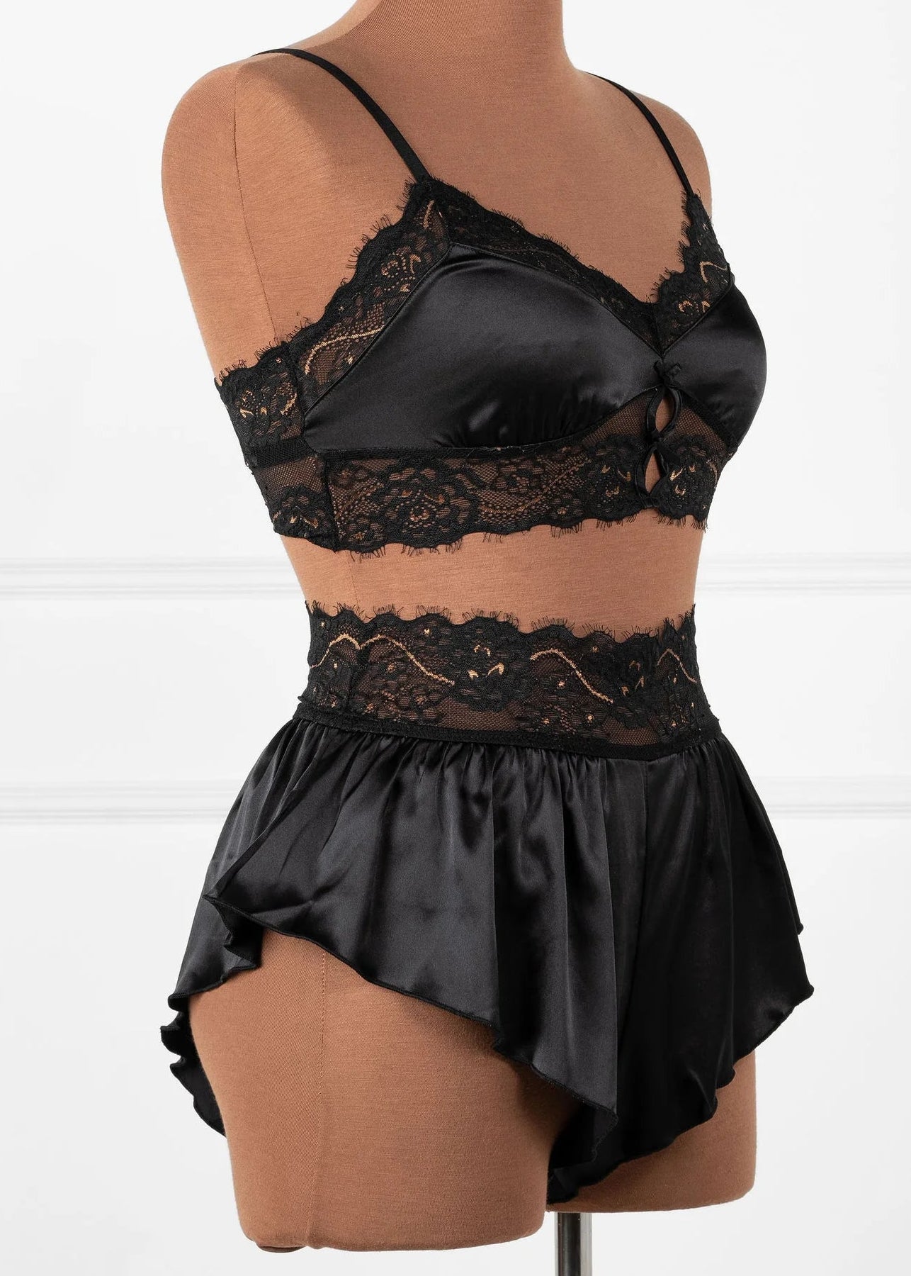 Lacy Satin Keyhole Two-Toned Bralette - Black