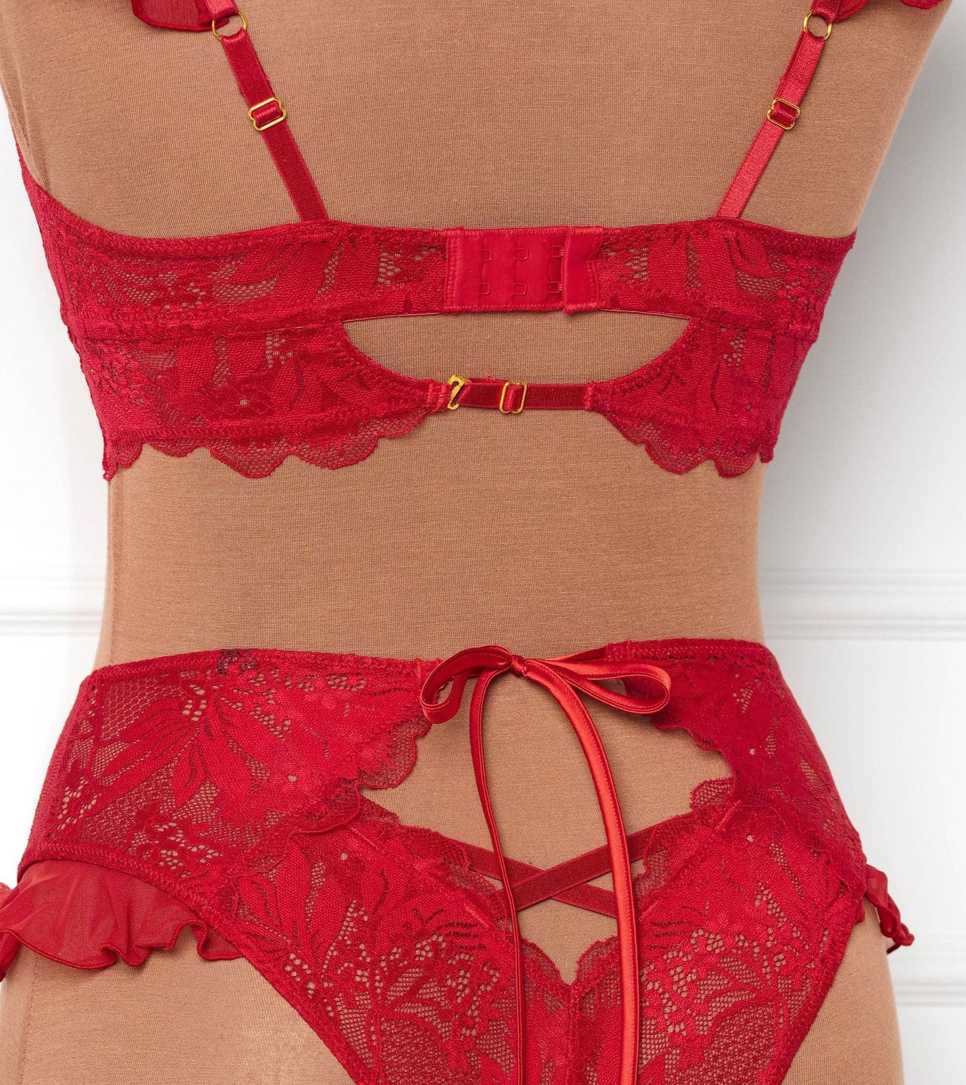 Lace & Mesh Keyhole Bralette - Red - Mentionables