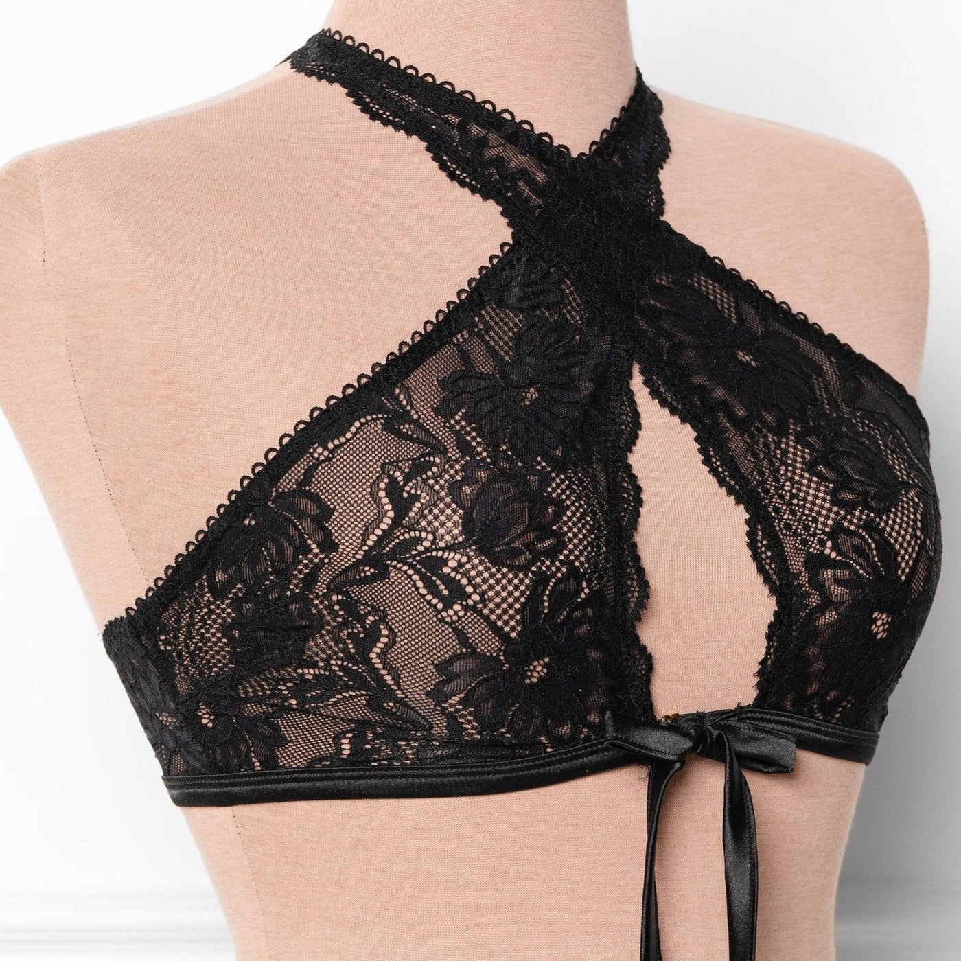 Lacy Crossover Bralette - Black - Mentionables