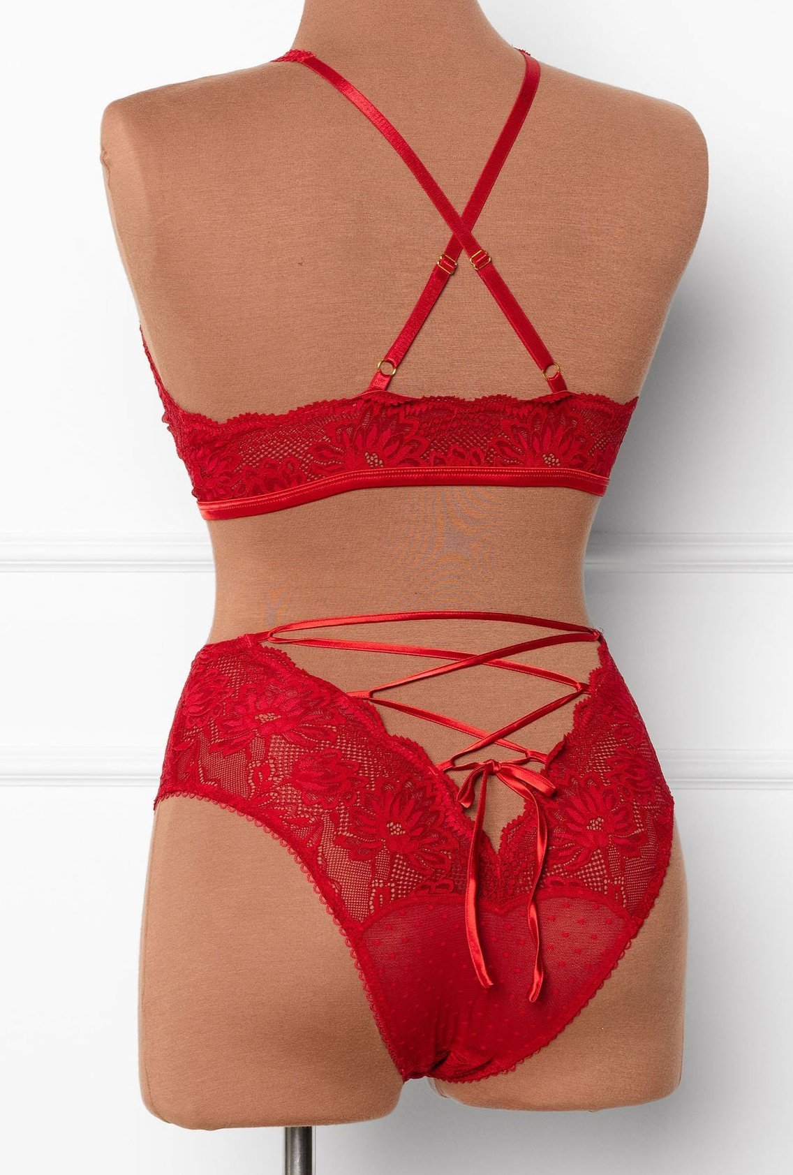 Lacy Crossover Bralette - Red - Mentionables