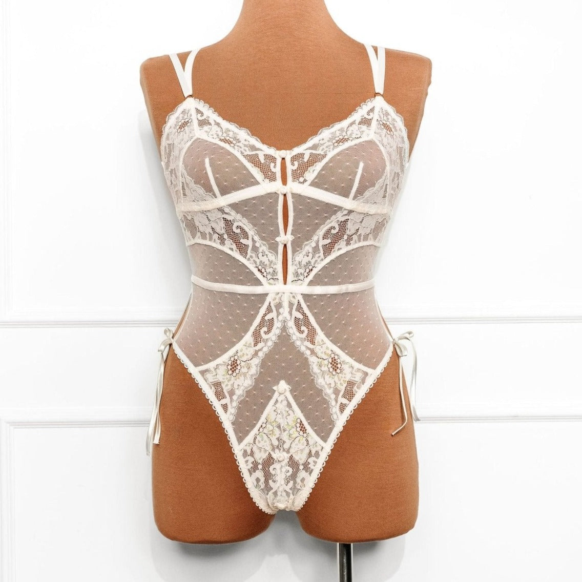 Lacy Rosette Crotchless Teddy - Iridescent Cream - Mentionables