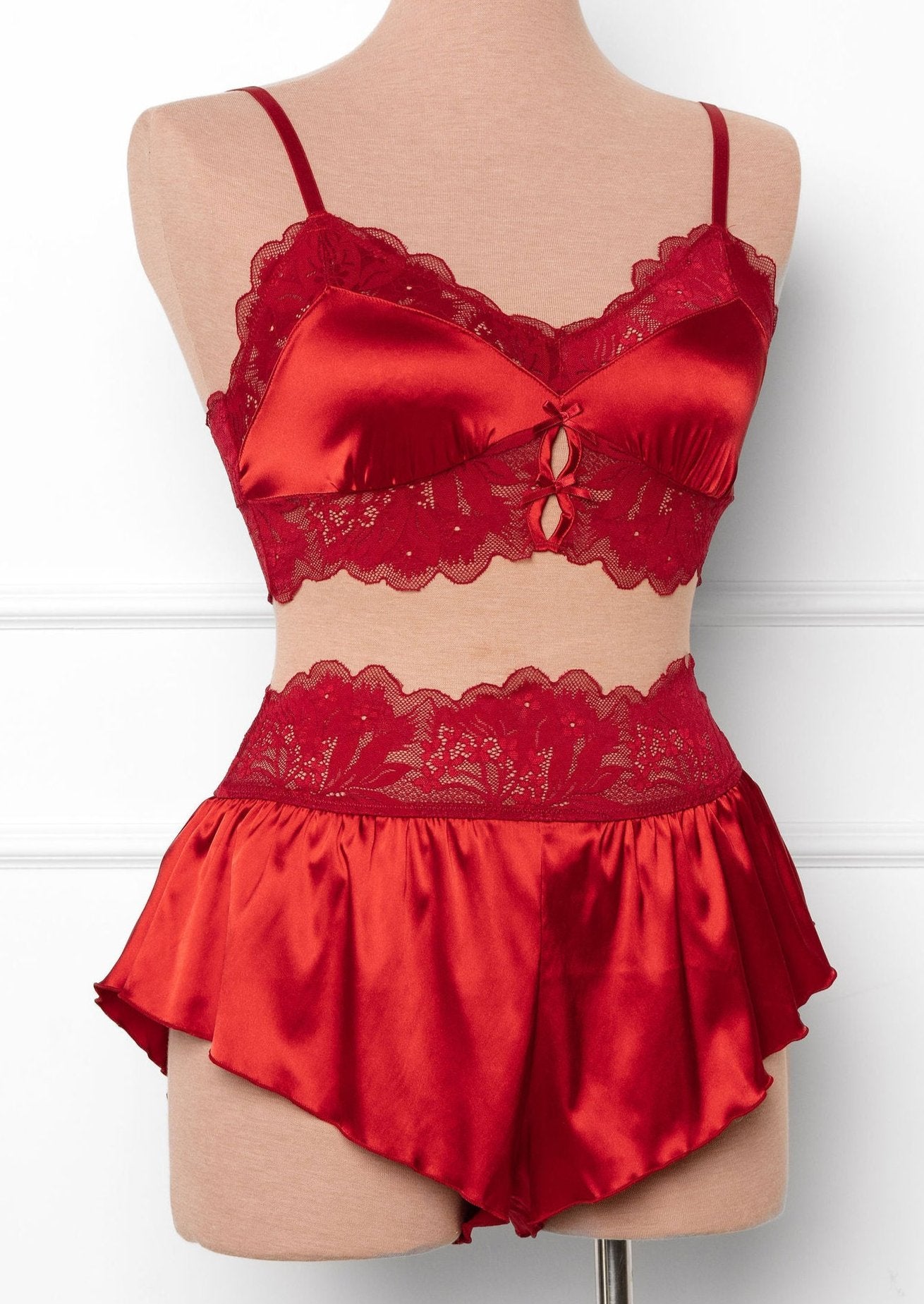 Lacy Satin Bralette - Red - Mentionables