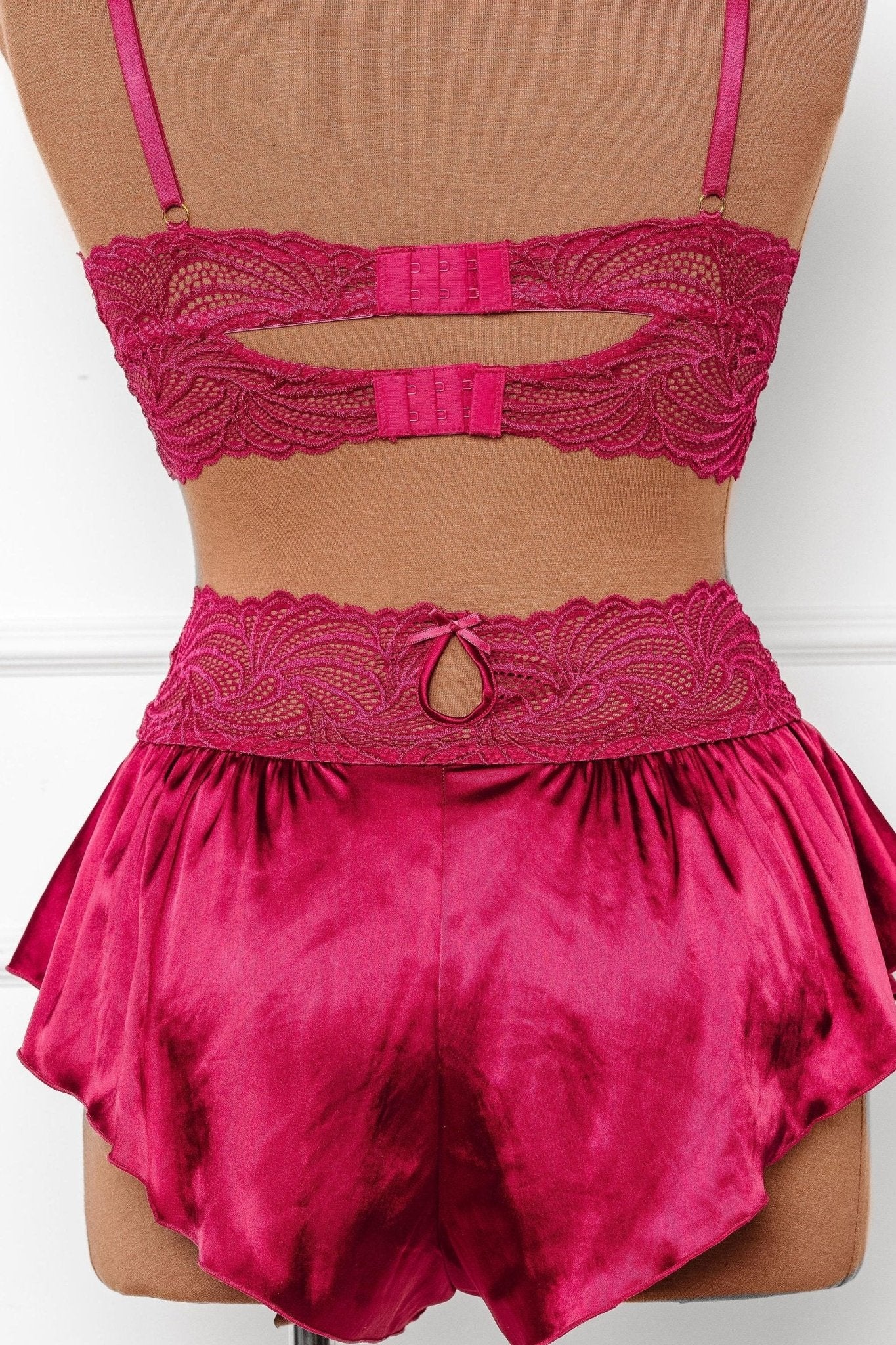 Lacy Satin Keyhole Bralette - Ruby - Mentionables