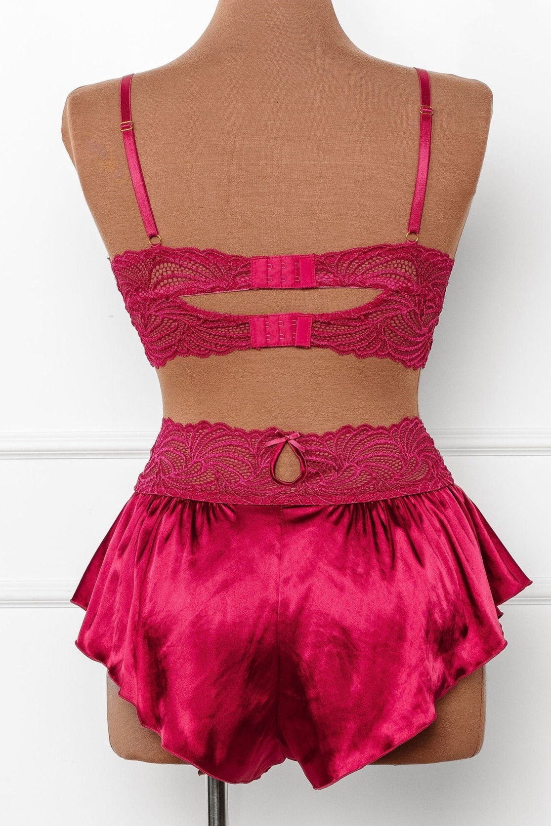 Lacy Satin Keyhole Bralette - Ruby - Mentionables