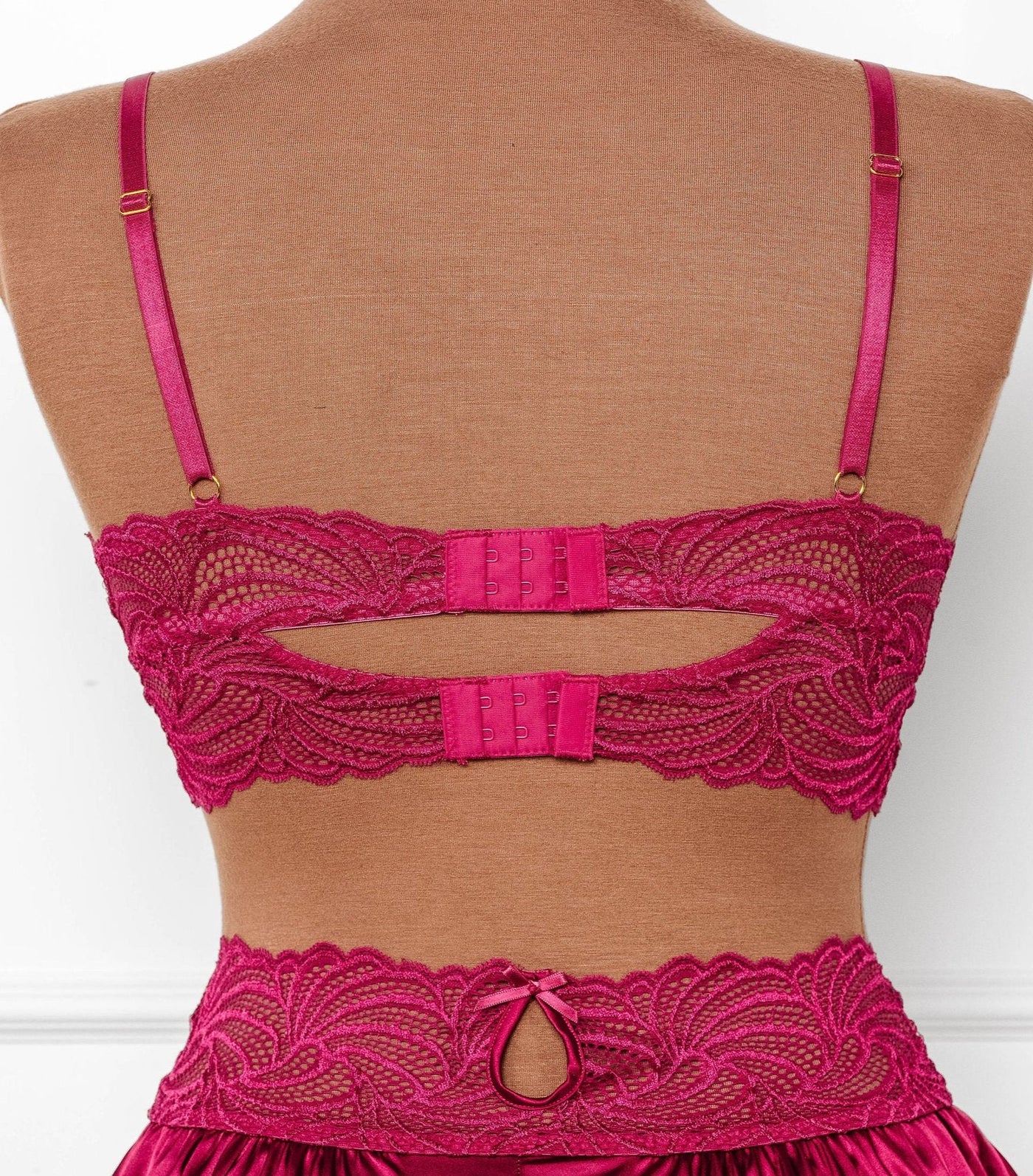 Lacy Satin Keyhole Bralette - Ruby - Mentionables