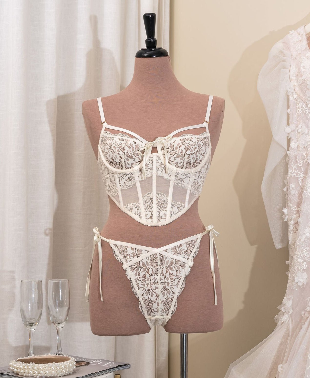 Lacy Underwire Corset - Pearl - Mentionables