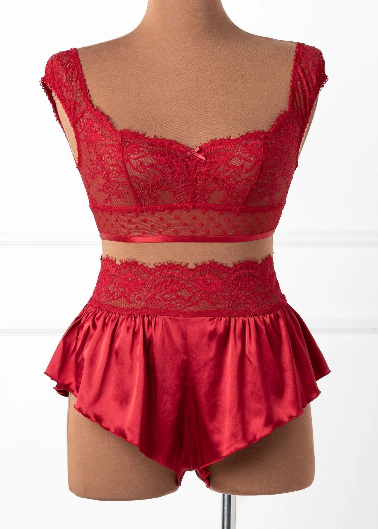 Lacy Off-The-Shoulder Bralette - Red