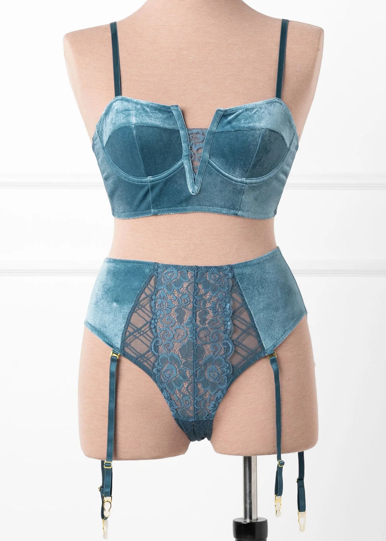 High Waist Velvet Crotchless Garter Panty - Retro Blue