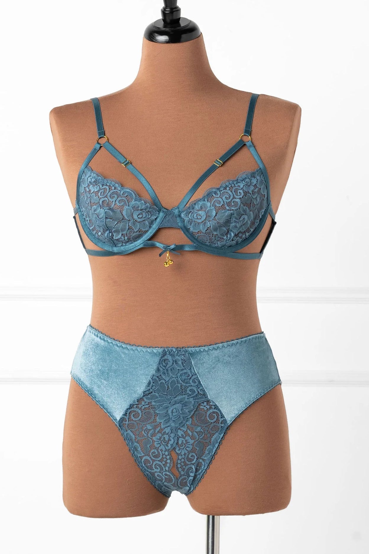 Lacy Underwire Charm Bralette - Retro Blue