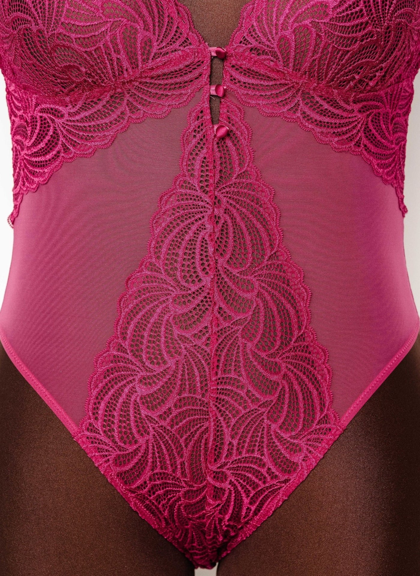 Scalloped Lace & Mesh Button Crotchless Teddy - Ruby - Mentionables