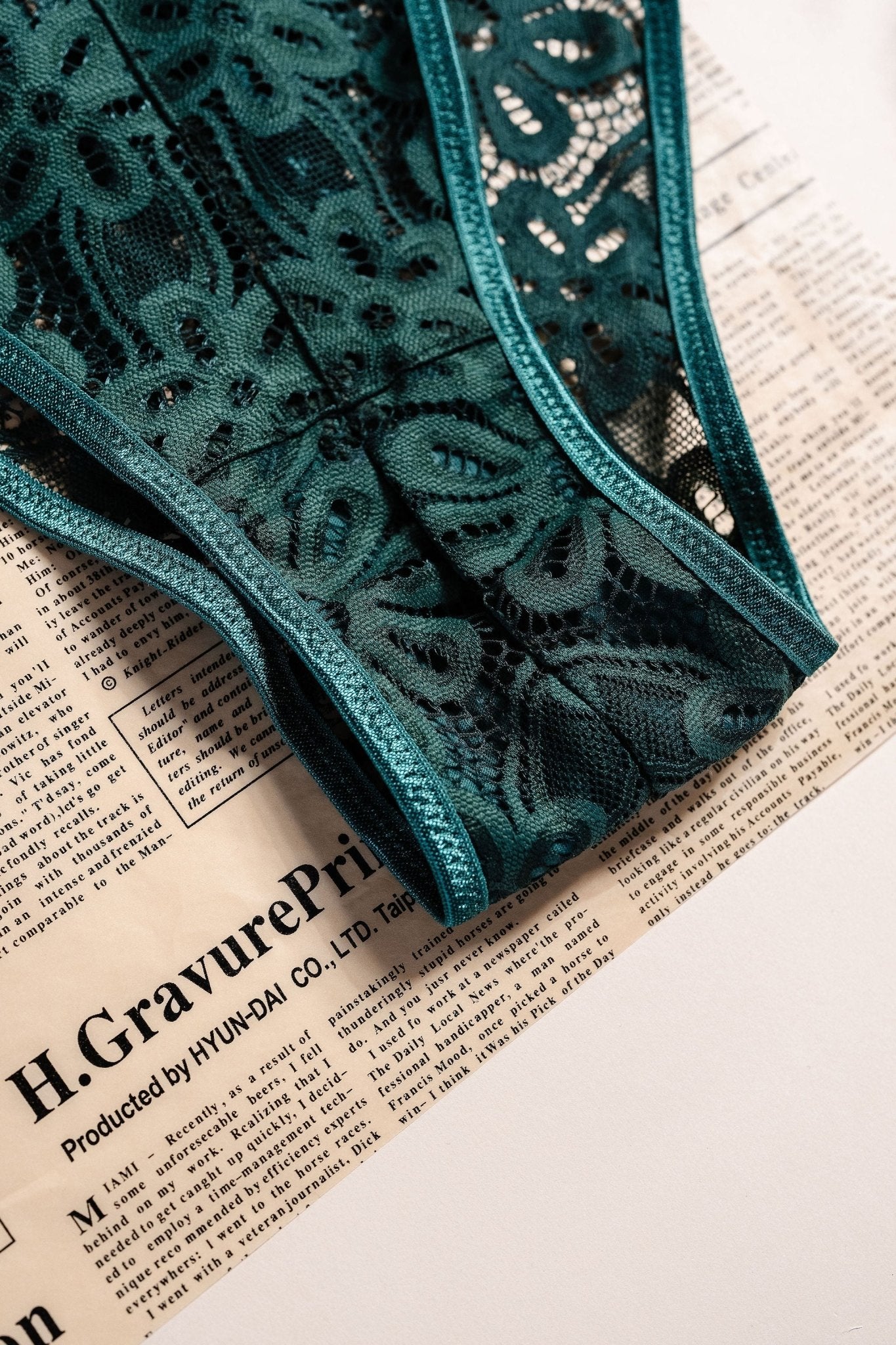 Slotted Lace High Waist Crotchless Panty - Emerald - Mentionables