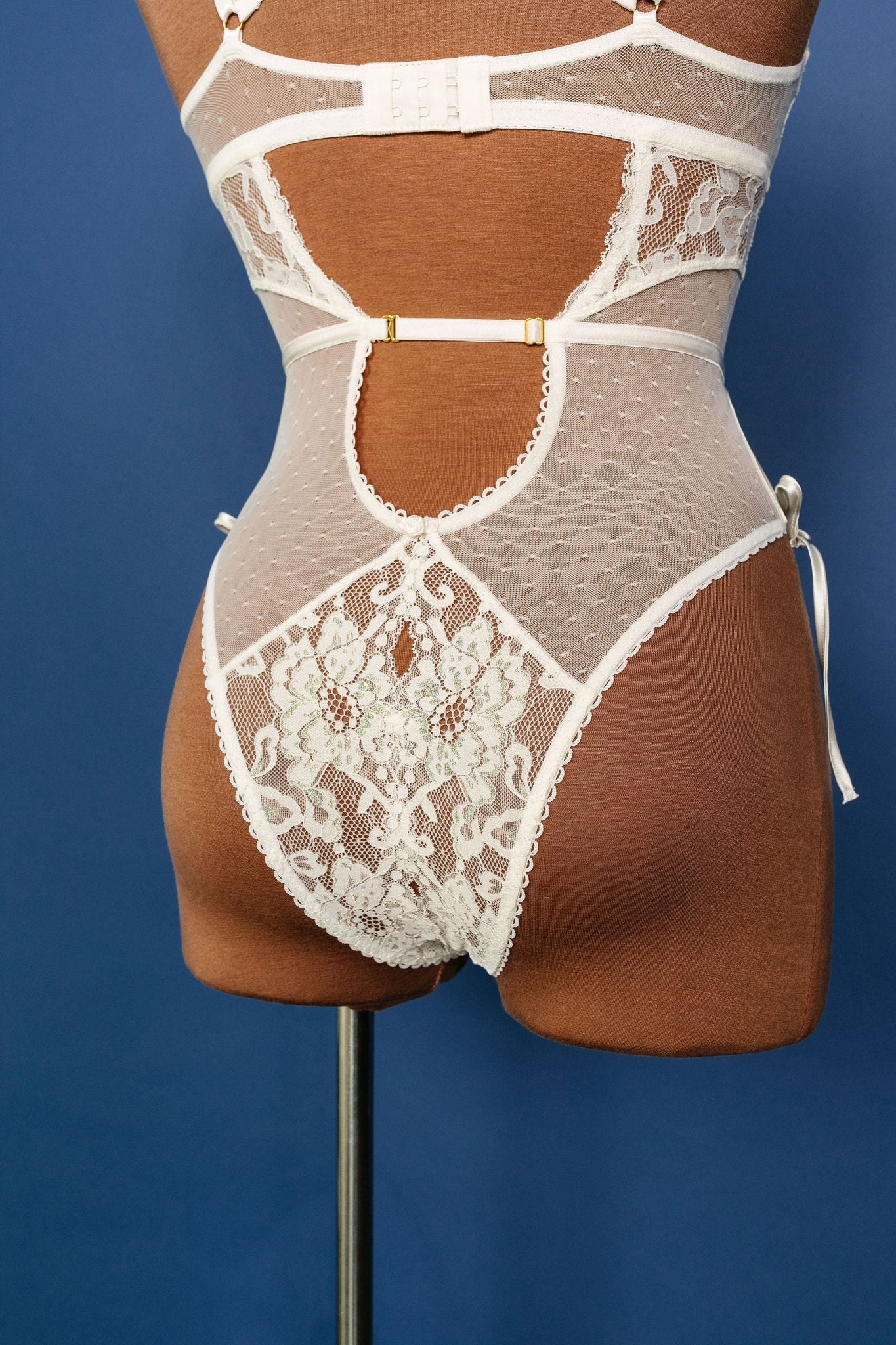 Lacy Rosette Crotchless Teddy - Iridescent Cream - Mentionables